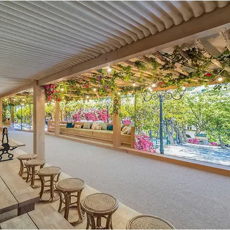 Chalet 1550, 10 Pièces, 15 Personnes - Fr-1-562-71